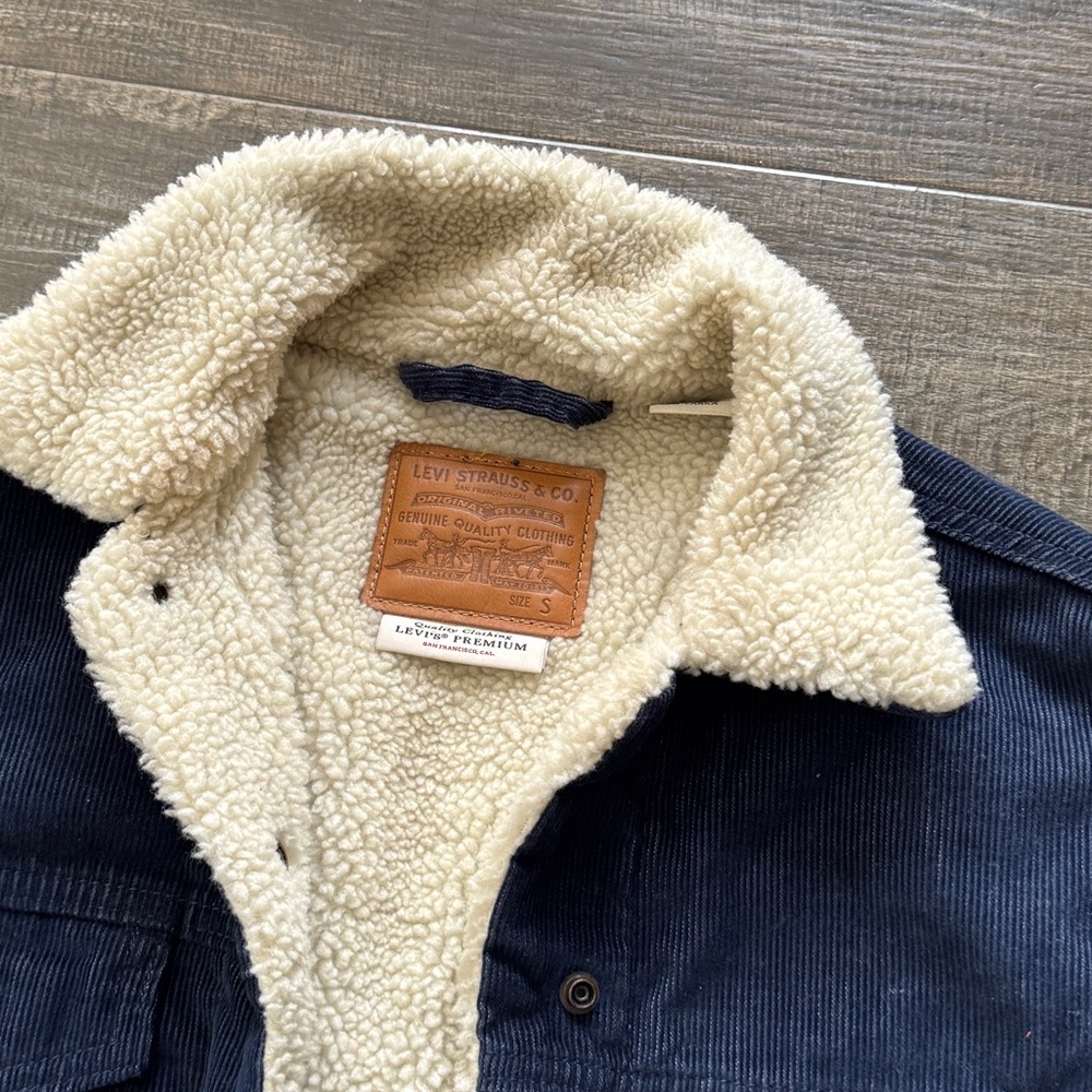Levi’s navy blue ORIGINAL SHERPA TRUCKER JACKET small - Picture 2 of 3